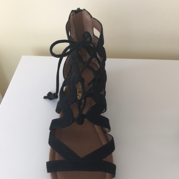 small wedged sandals - Picture 3 of 4